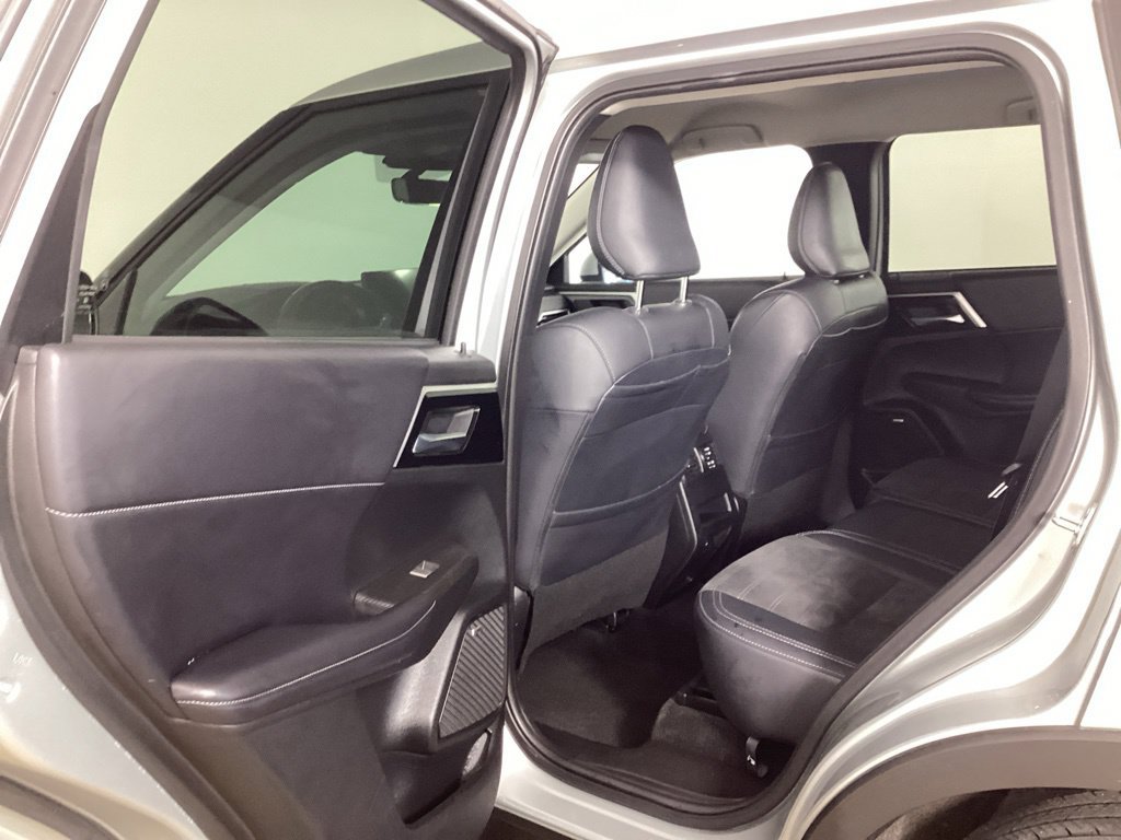 Used 2025 Mitsubishi Outlander SE AWD/4WD image 28