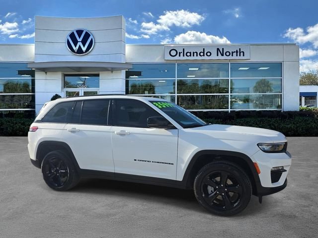 Used 2025 Jeep Grand Cherokee Limited w/ Black Appearance Package RWD image 1