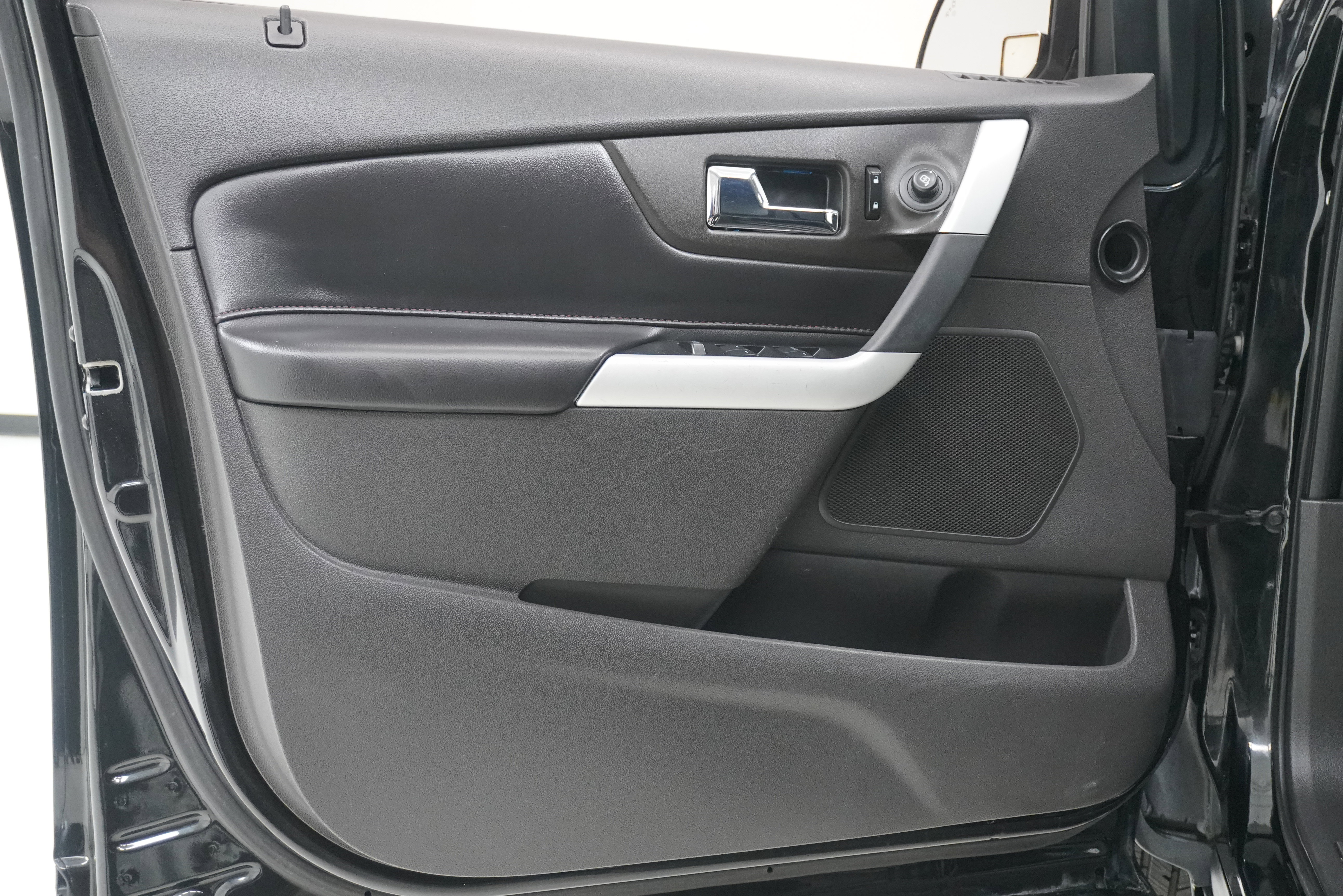 Used 2013 Ford Edge Limited w/ Driver Entry Pkg FWD image 13