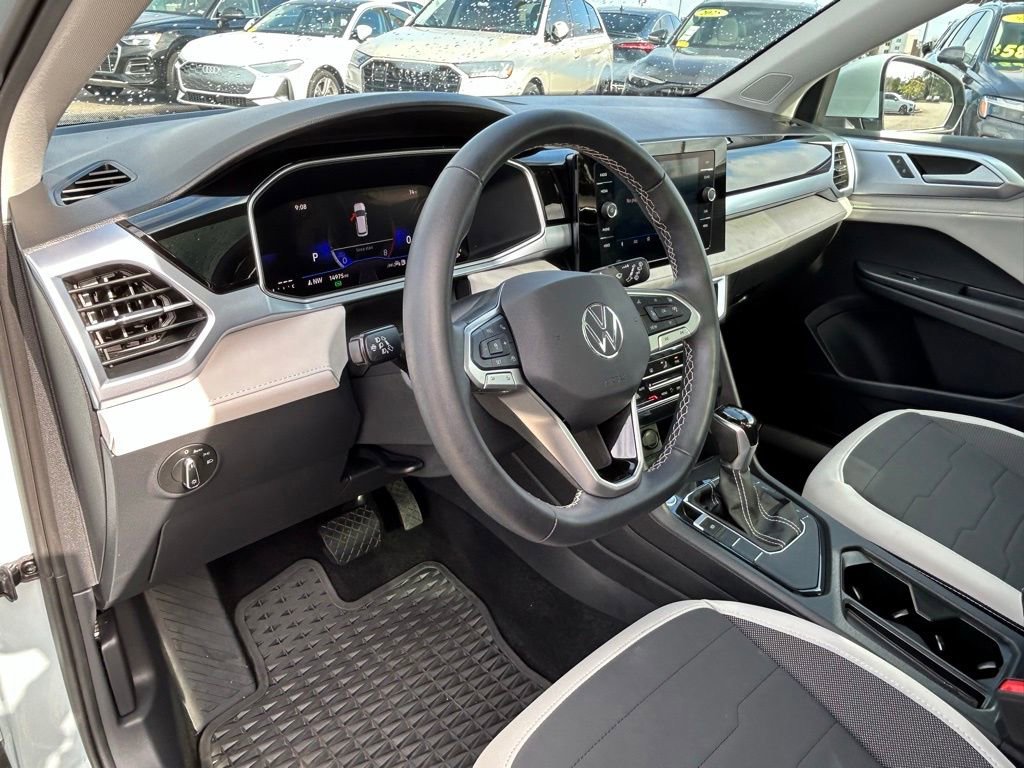 Used 2025 Volkswagen Taos SE image 15