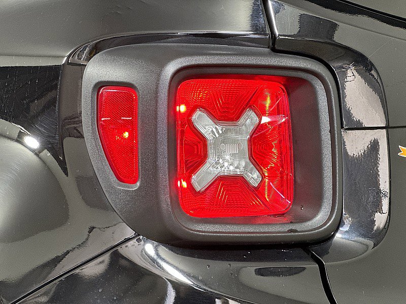 Used 2020 Jeep Renegade Latitude w/ Cold Weather Group AWD/4WD image 23