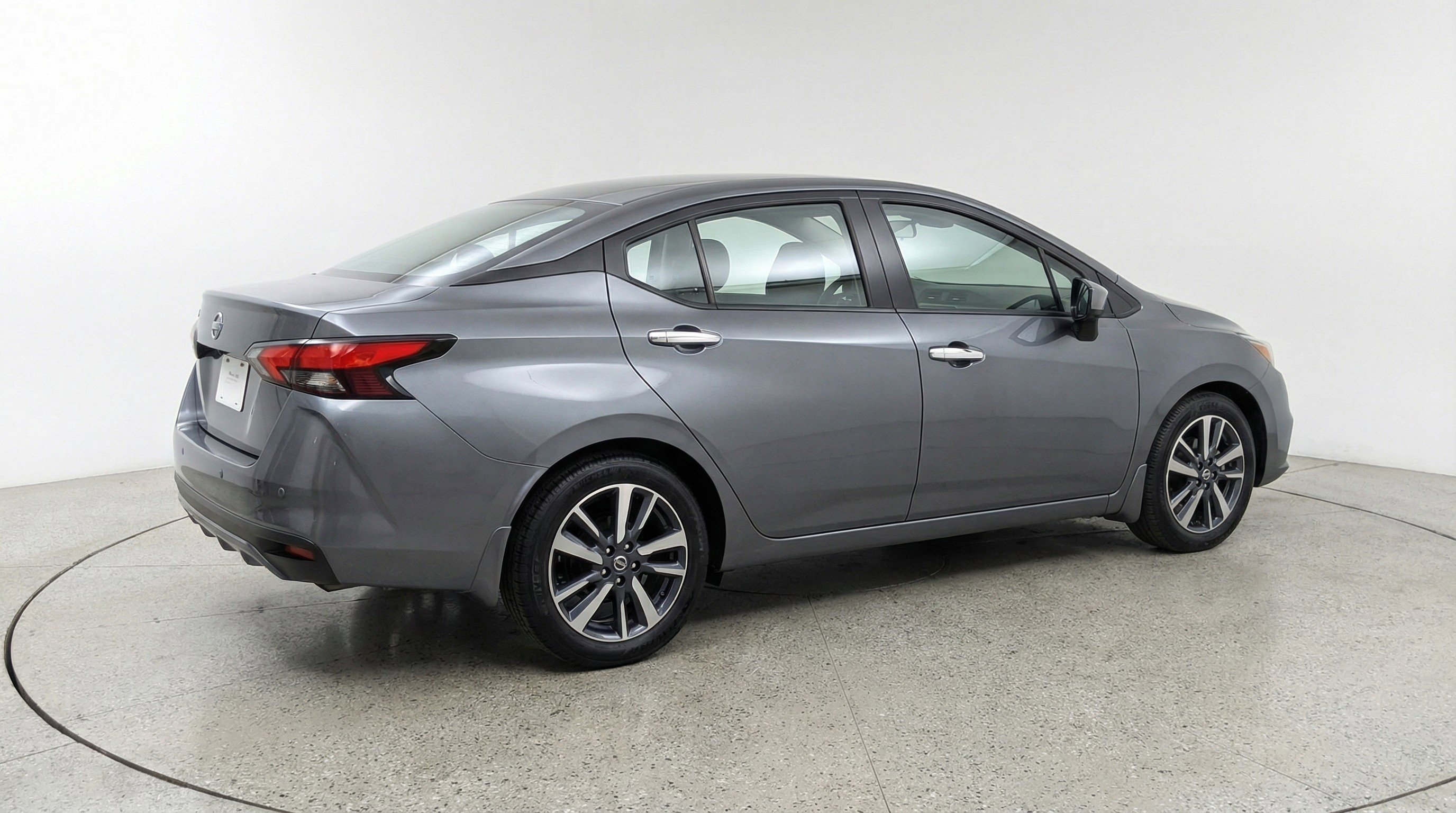 Used 2025 Nissan Versa SV image 9