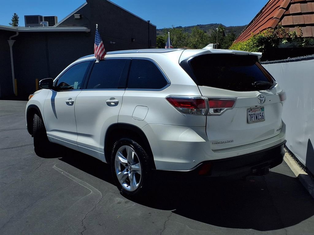 Used 2016 Toyota Highlander Limited w/ Driver Technology Package FWD image 6