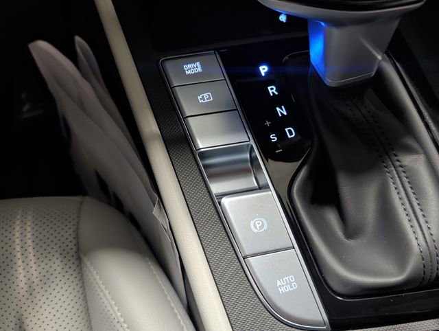 Certified 2025 Hyundai Elantra Limited image 28