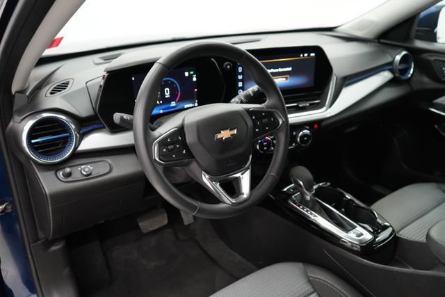 Used 2024 Chevrolet Trax LT w/ LT Convenience Package FWD image 14