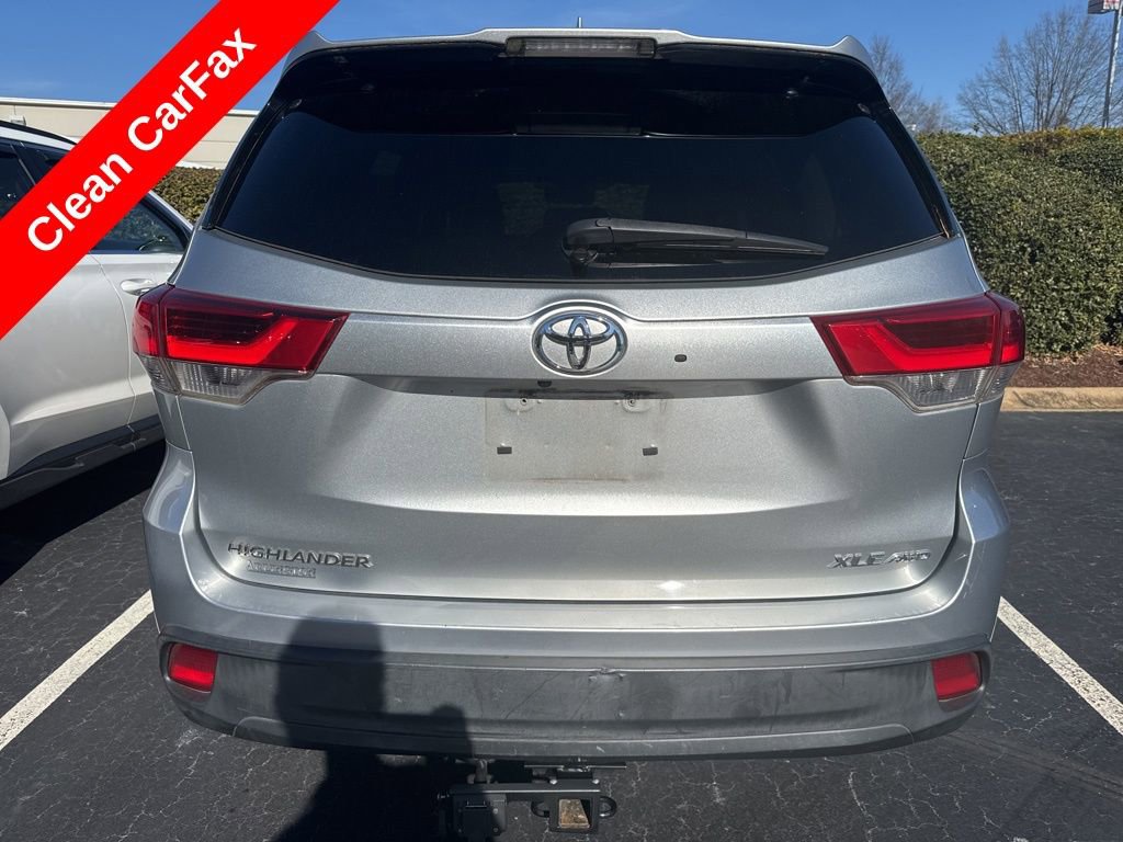Used 2017 Toyota Highlander XLE image 3