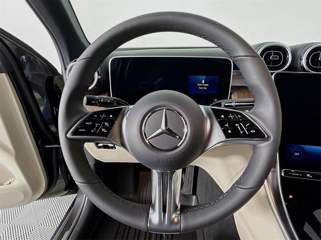 Used 2025 Mercedes-Benz GLC 300 4MATIC image 12