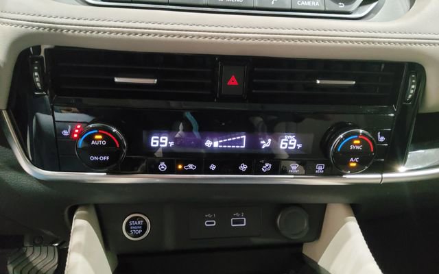 Used 2023 Nissan Rogue SL image 35