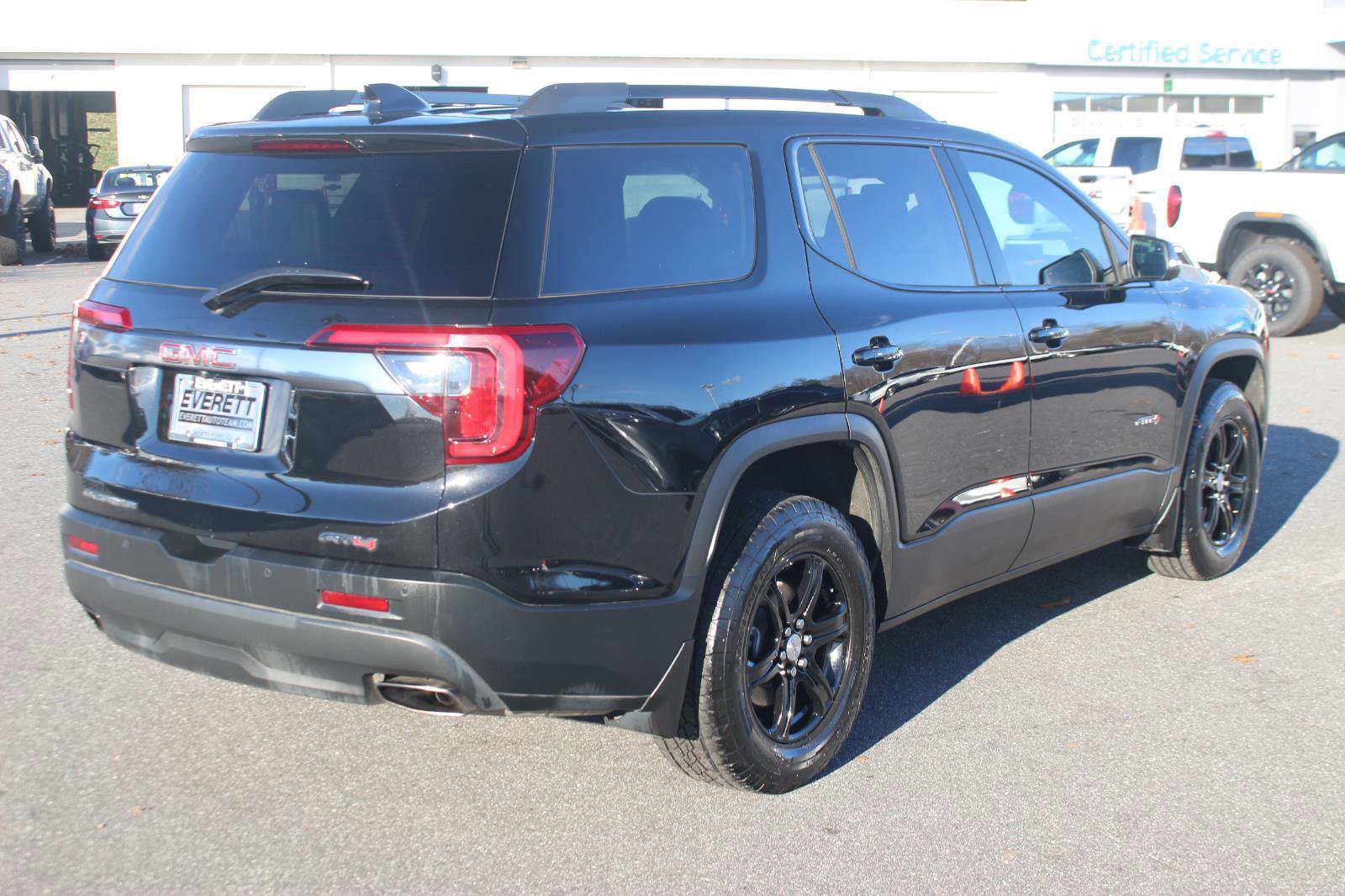 Used 2022 GMC Acadia AT4 w/ Technology Package image 7