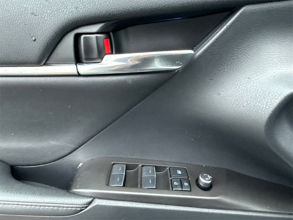 Used 2022 Toyota Camry XSE image 18