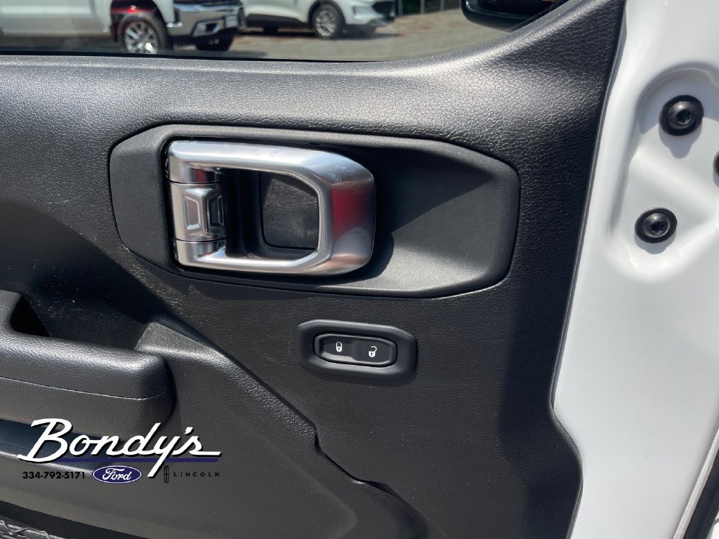 Used 2025 Jeep Wrangler Sport AWD/4WD image 8