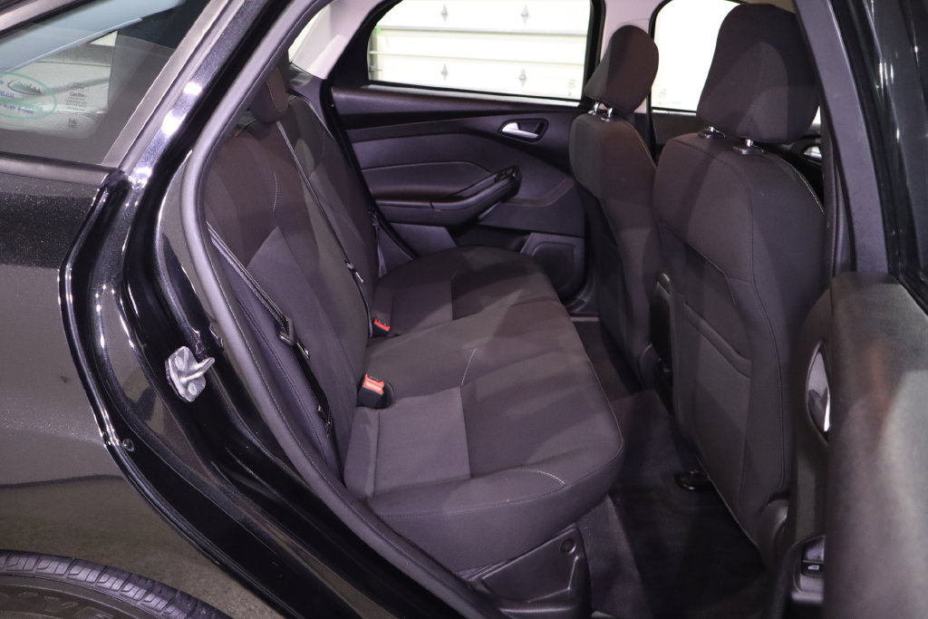 Used 2015 Ford Focus SE FWD image 28