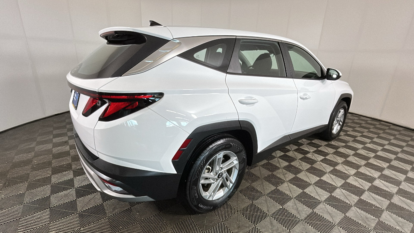 Certified 2025 Hyundai Tucson SE FWD image 3