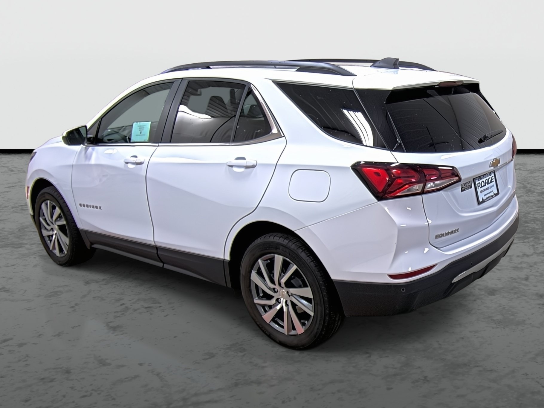 Used 2024 Chevrolet Equinox LT AWD/4WD image 2