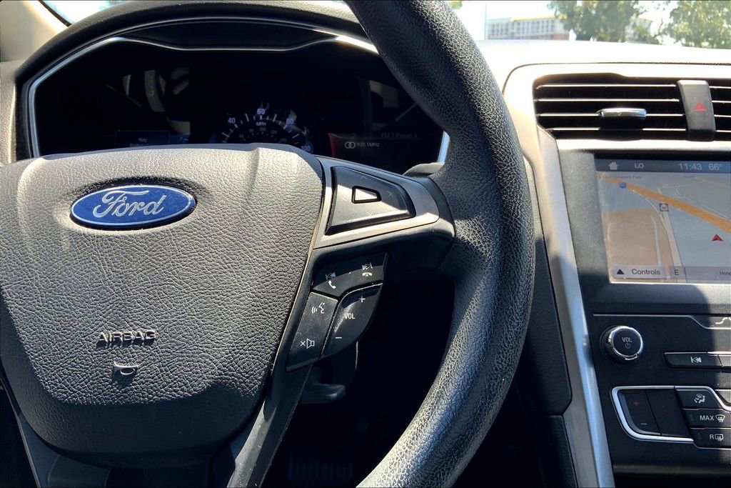 Used 2019 Ford Fusion SE image 17