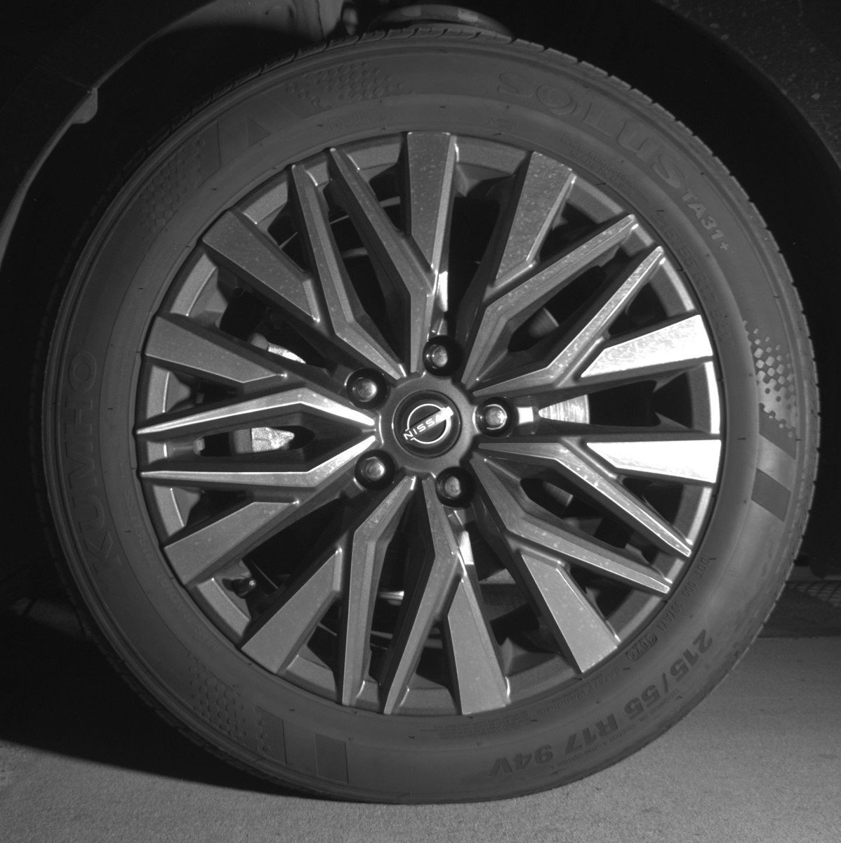 Used 2025 Nissan Altima 2.5 SV FWD image 12