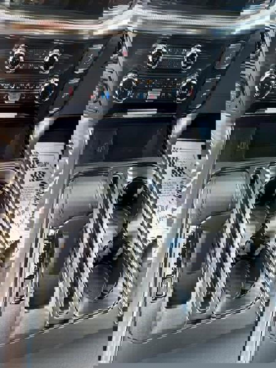 New 2025 Ford F150 Lariat w/ Equipment Group 501A Mid image 26