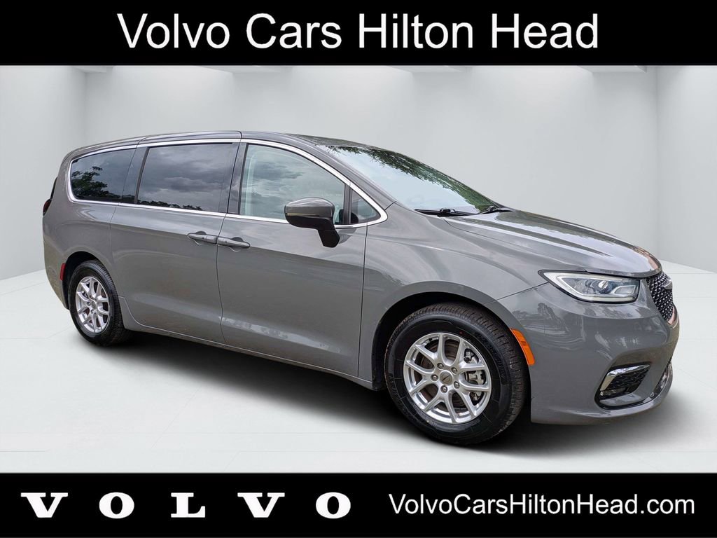 Used 2023 Chrysler Pacifica Touring-L