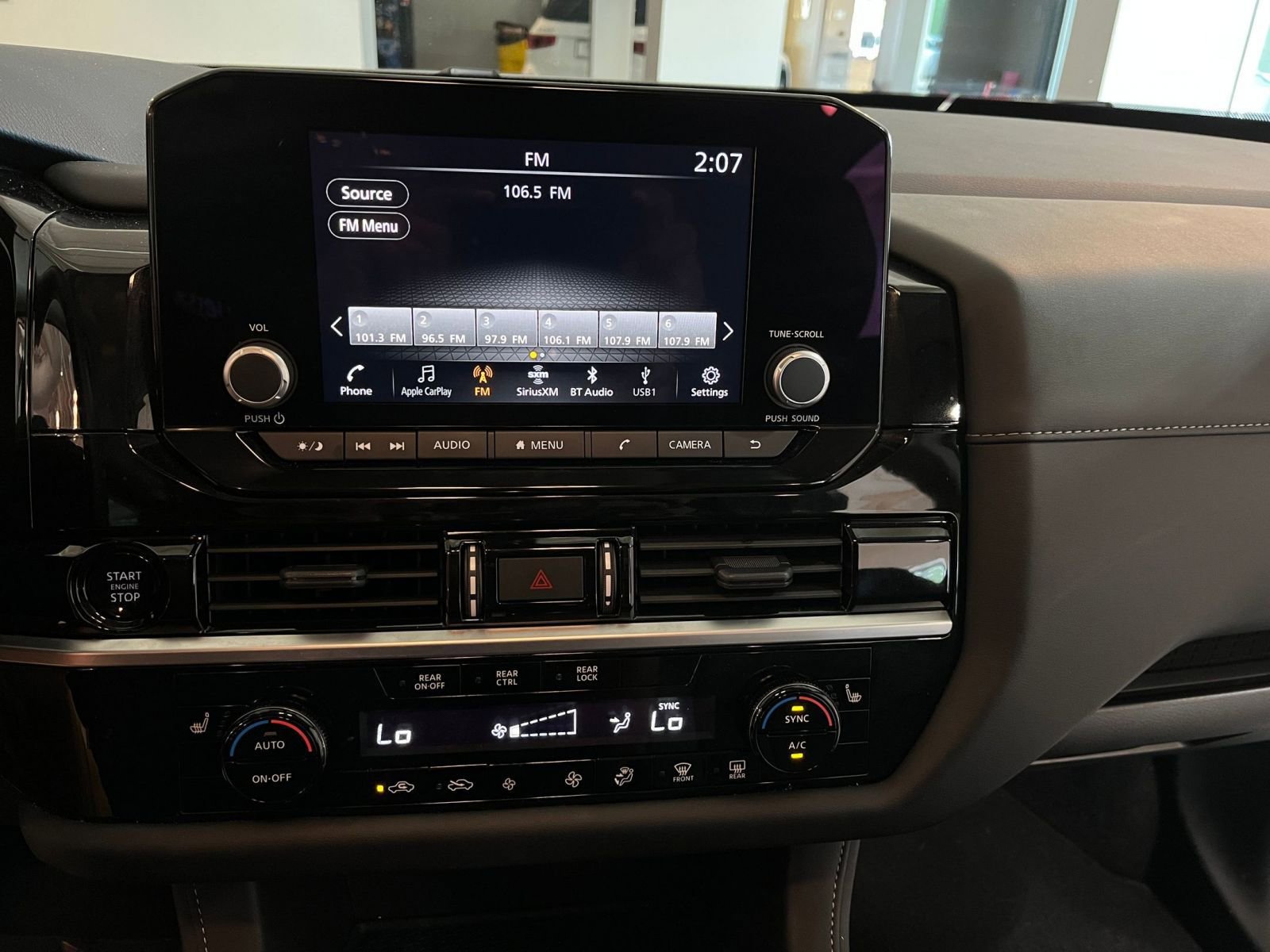Used 2025 Nissan Pathfinder SV FWD image 17