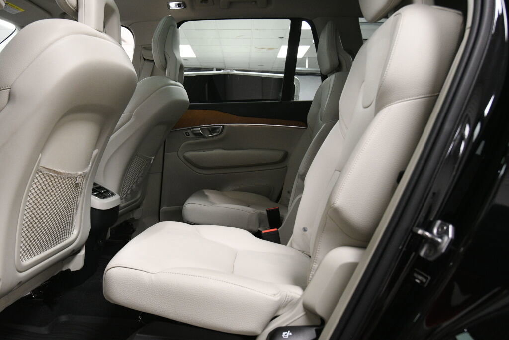 Used 2022 Volvo XC90 T6 Momentum w/ Advanced Package AWD/4WD image 23