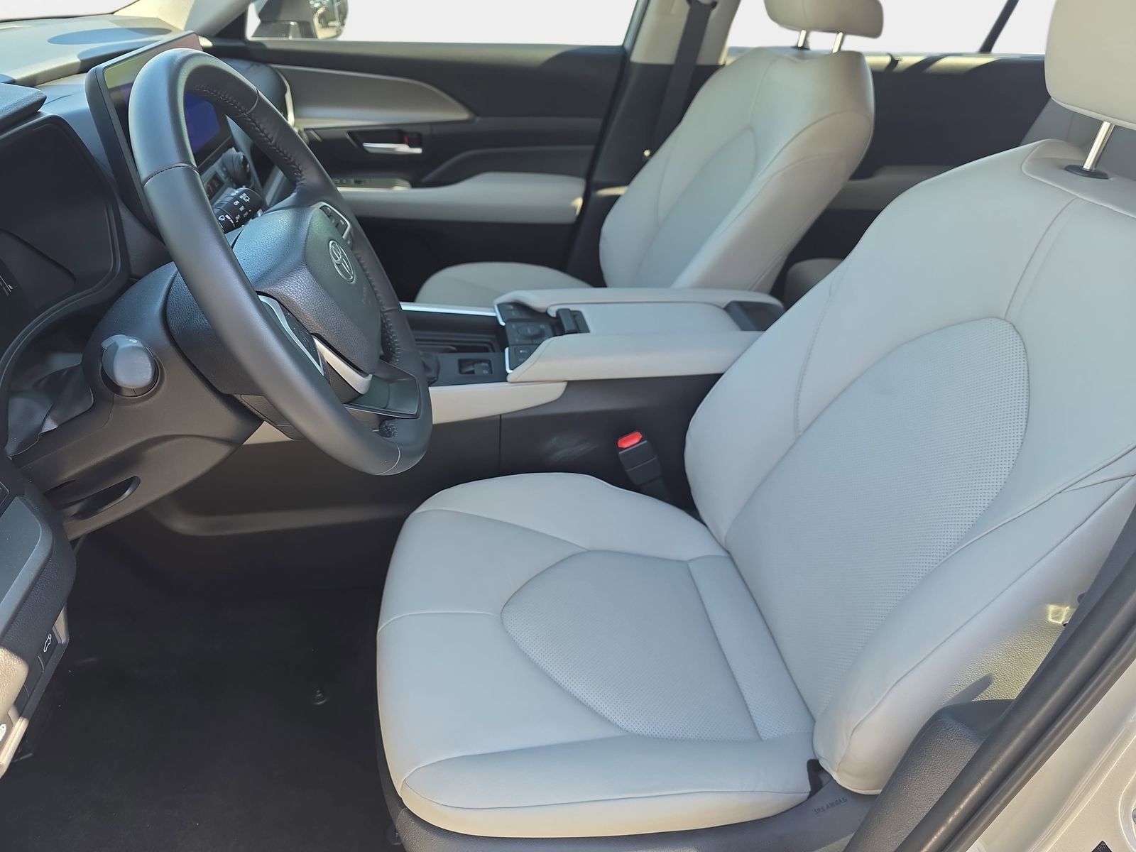 Used 2025 Toyota Grand Highlander AWD image 11