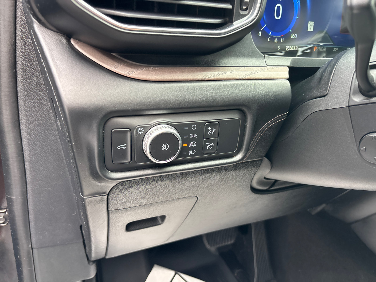 Used 2020 Ford Explorer Platinum w/ Premium Technology Package AWD/4WD image 14