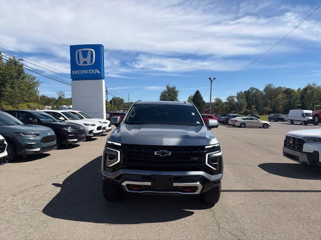 Used 2025 Chevrolet Suburban Z71 AWD/4WD image 2