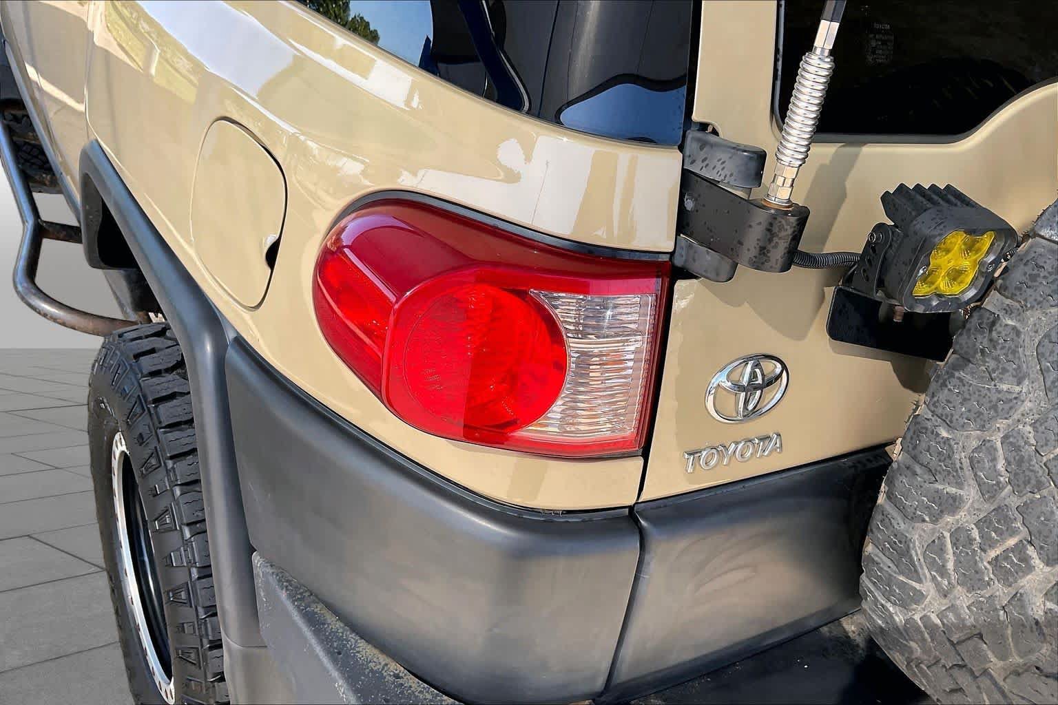 Used 2011 Toyota FJ Cruiser 4WD w/ Upgrade Pkg image 28