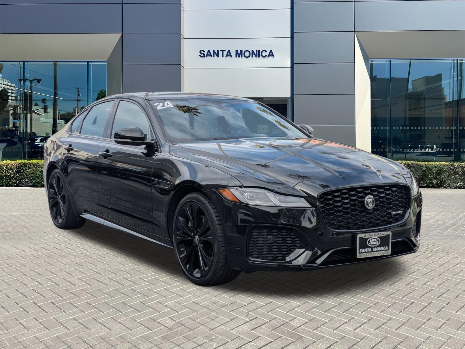 Used 2024 Jaguar XF R-Dynamic SE image 3