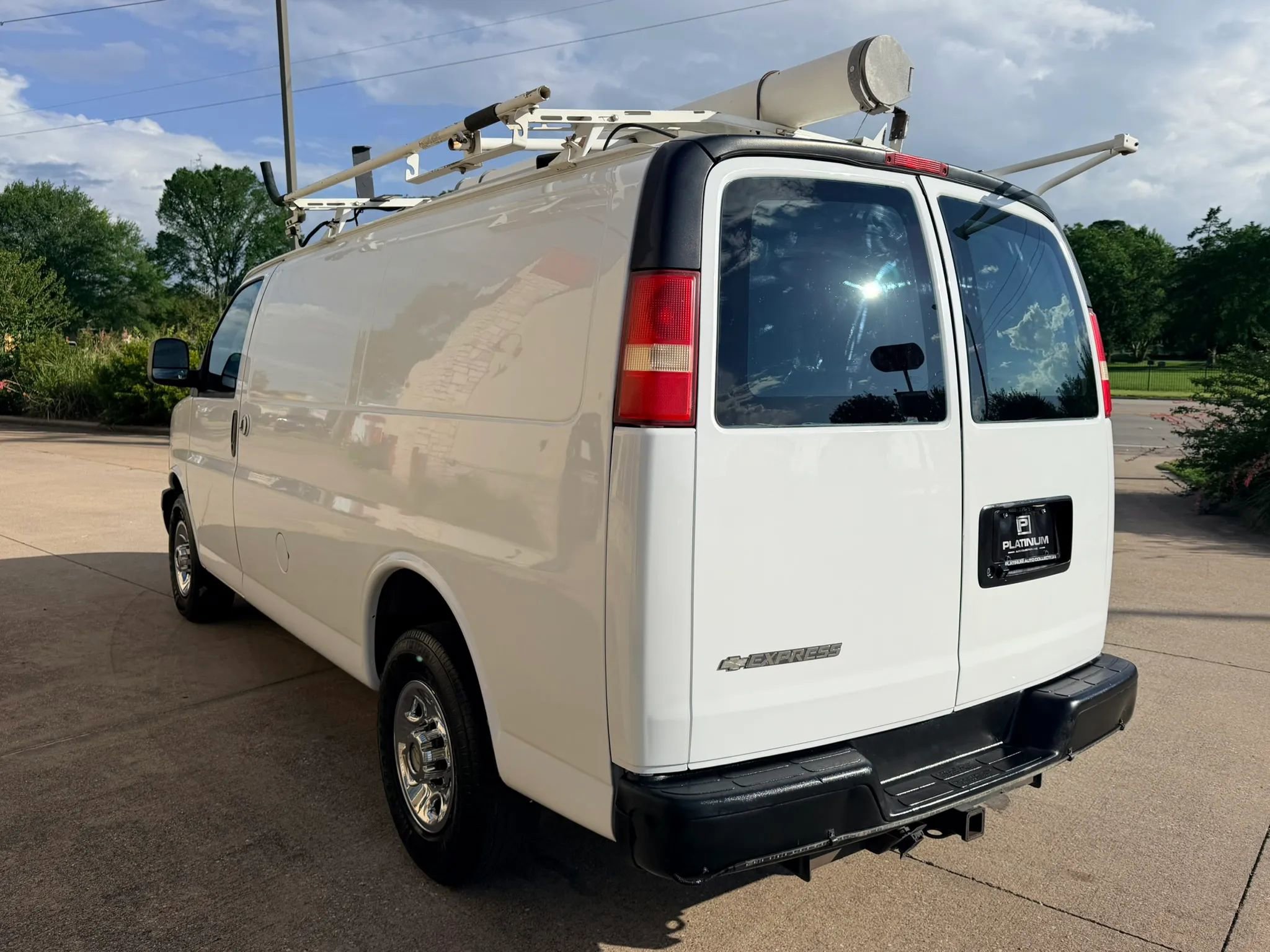Used 2013 Chevrolet Express 2500 RWD image 3