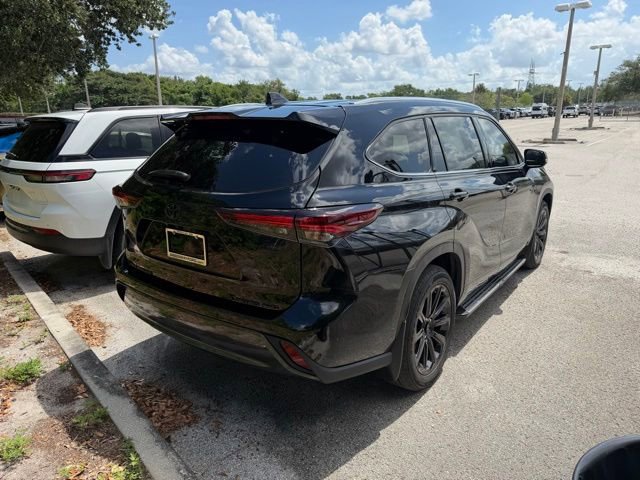 Used 2026 Toyota Highlander Limited AWD/4WD image 3