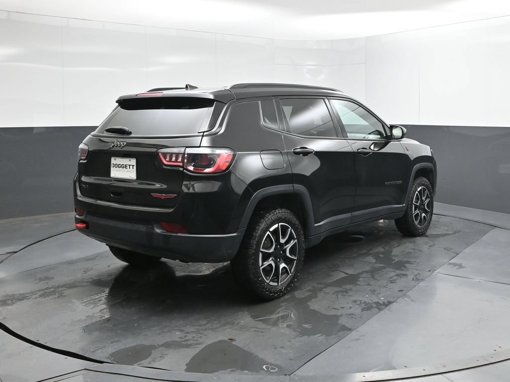 Used 2024 Jeep Compass Trailhawk AWD/4WD image 8
