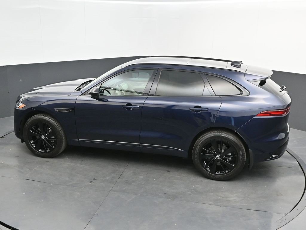 Used 2025 Jaguar F-PACE R-Dynamic S image 40
