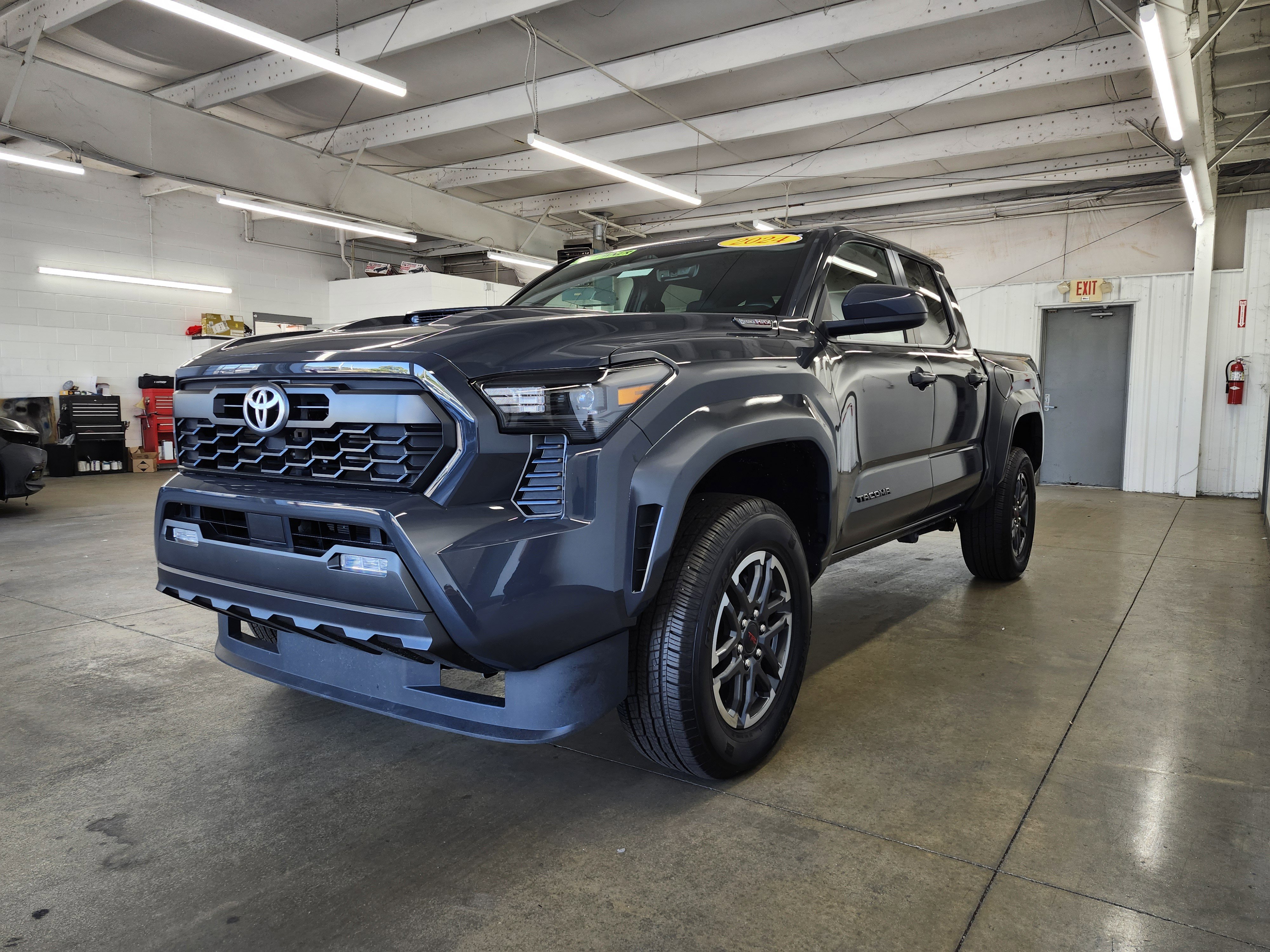 Used 2024 Toyota Tacoma TRD Sport image 28