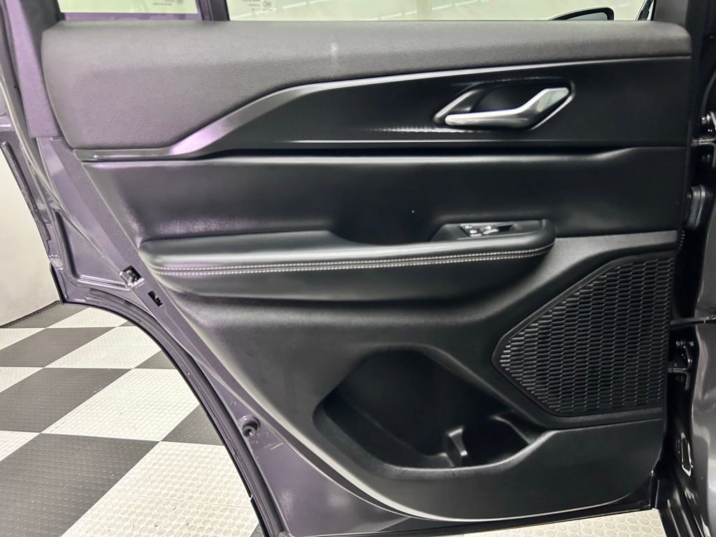 Used 2024 Jeep Grand Cherokee Laredo image 18