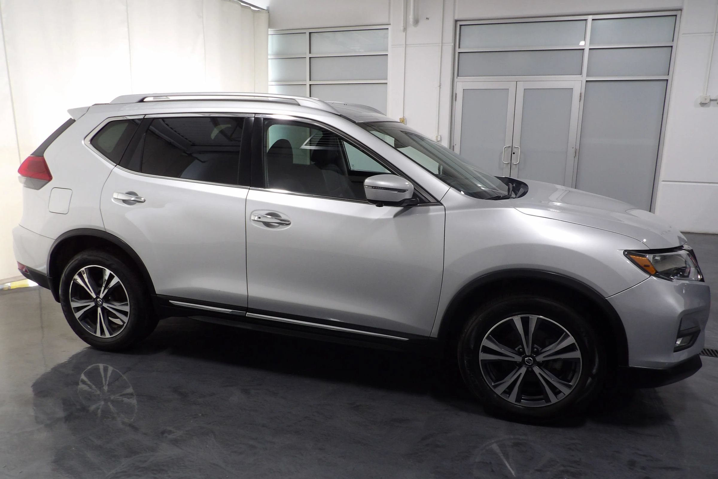 Used 2018 Nissan Rogue SL AWD/4WD image 5