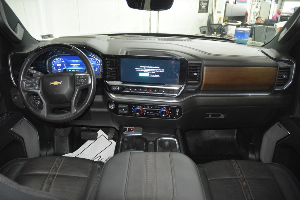 Used 2024 Chevrolet Silverado 1500 High Country w/ Technology Package AWD/4WD image 32