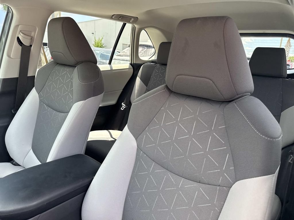 Used 2025 Toyota RAV4 XLE w/ Convenience Package FWD image 20