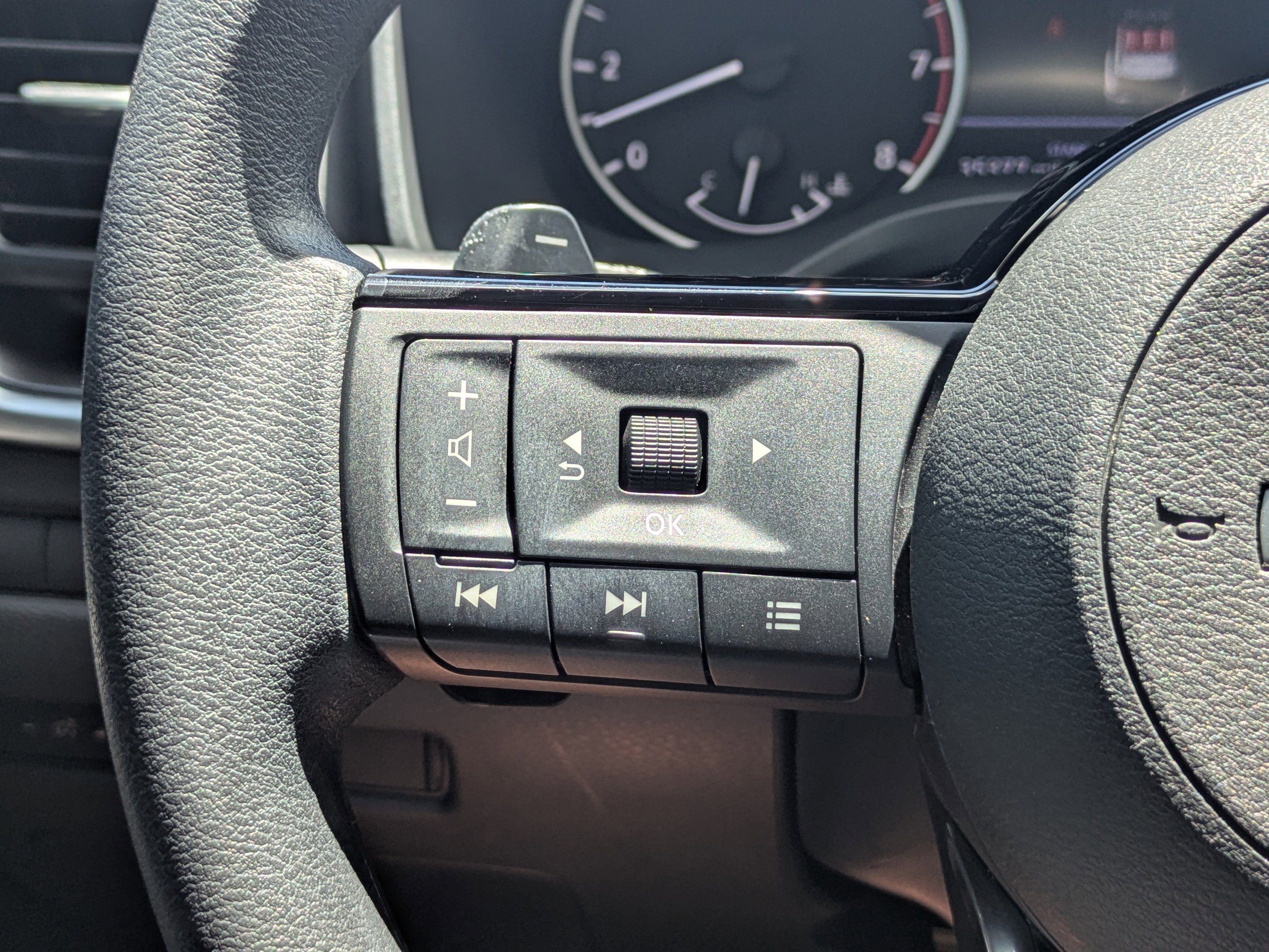 Certified 2023 Nissan Rogue SV FWD image 25