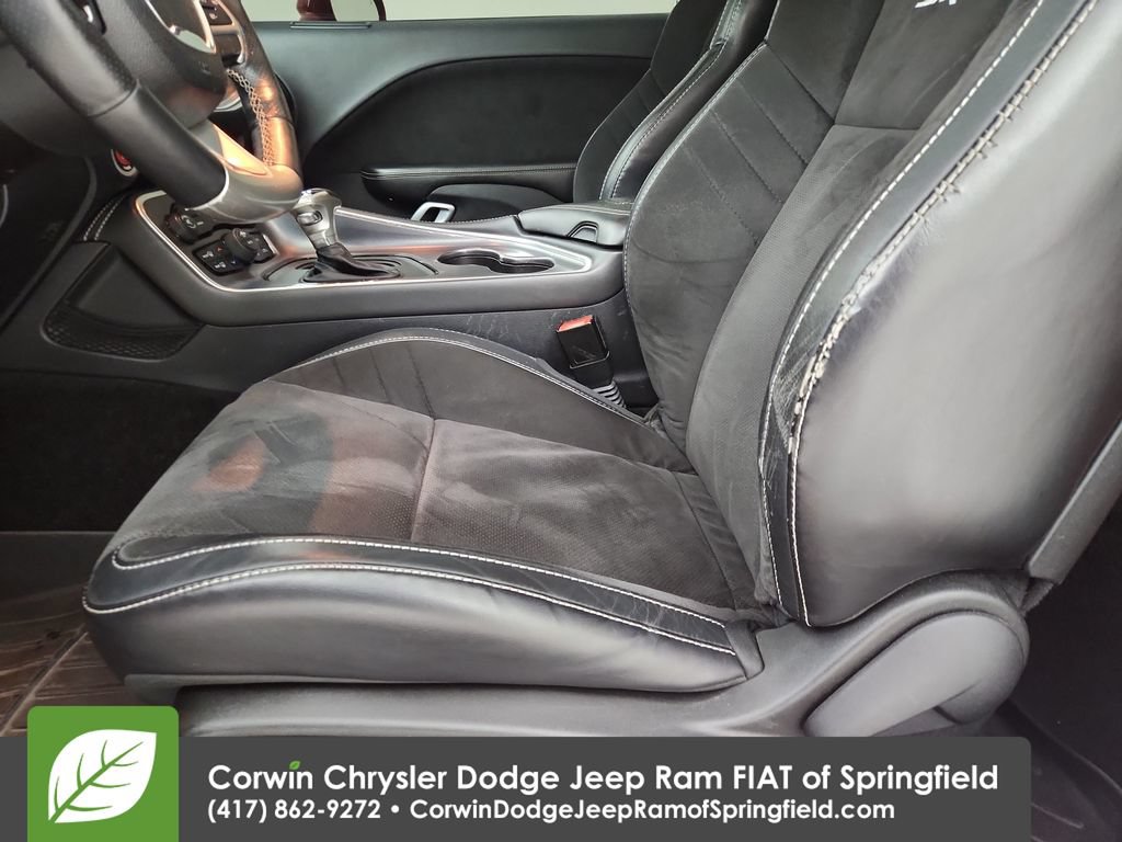 Used 2015 Dodge Challenger SRT RWD image 19