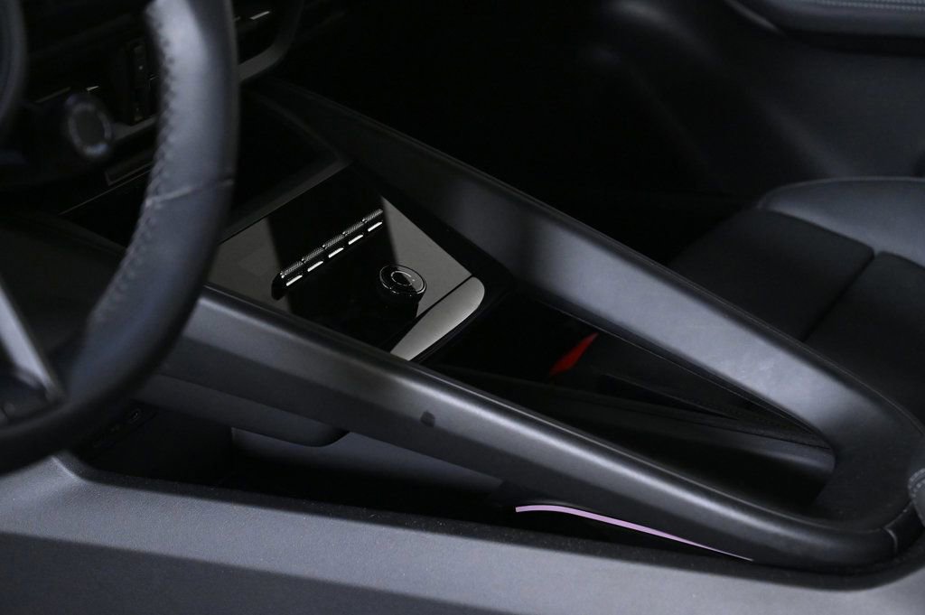 Used 2025 Porsche Macan Electric RWD image 25
