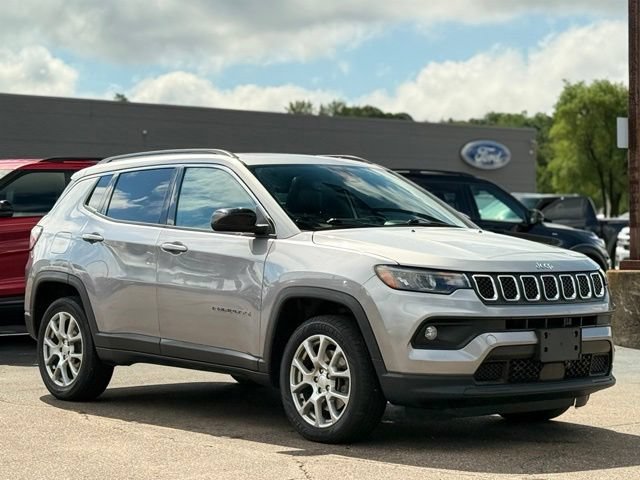 Used 2023 Jeep Compass Latitude w/ Sun and Sound Group AWD/4WD image 36