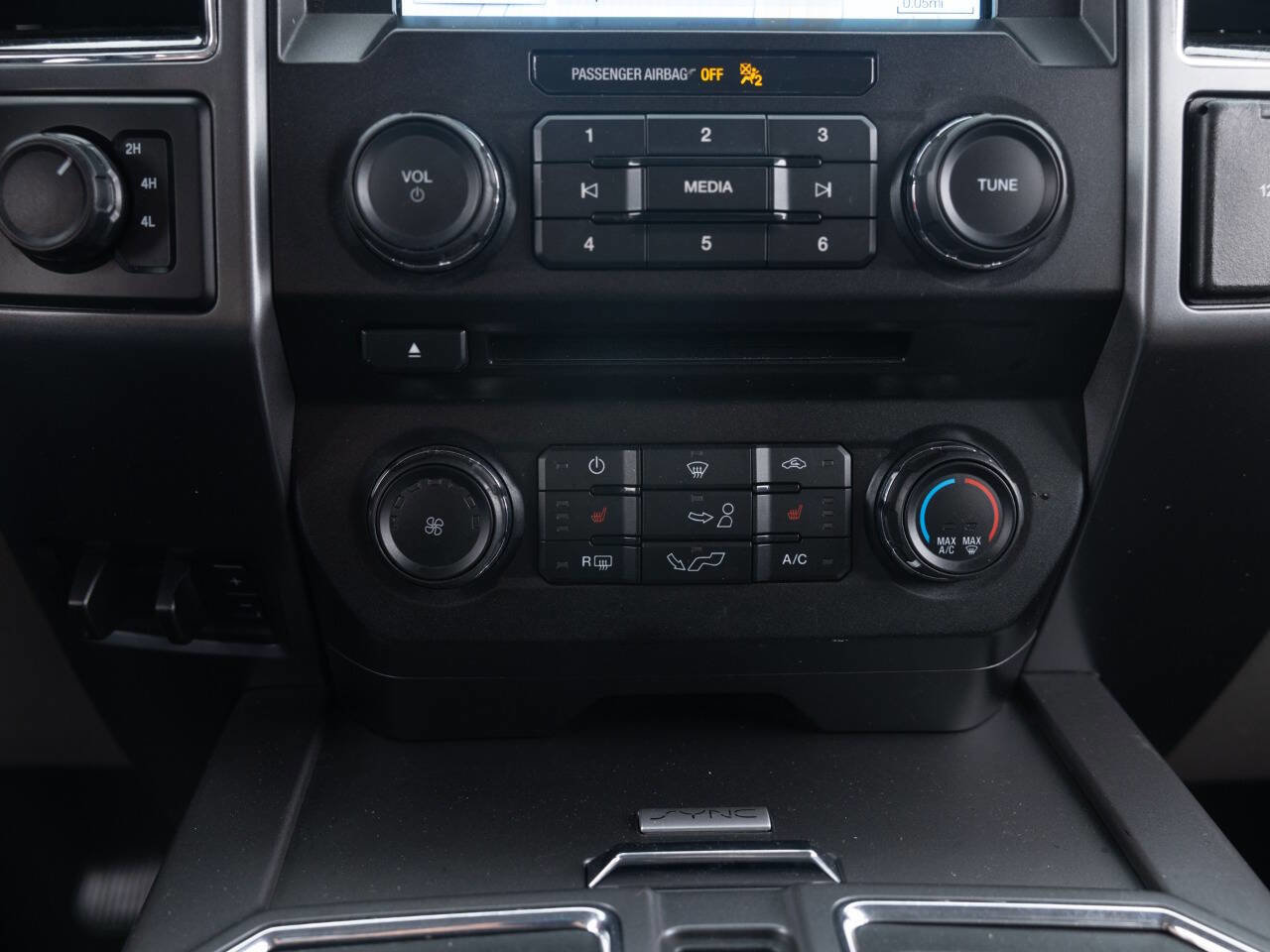 Used 2018 Ford F150 XLT w/ Equipment Group 302A Luxury image 39