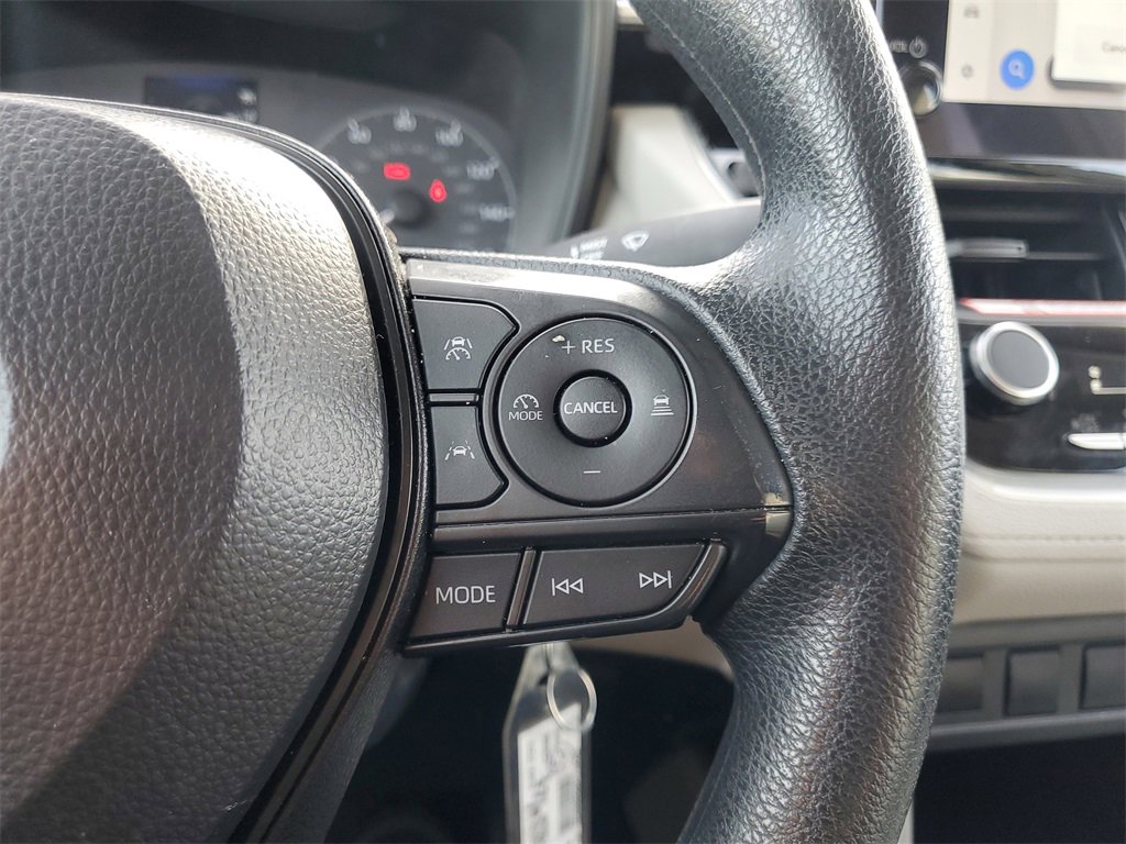 Used 2025 Toyota Corolla Cross L image 21