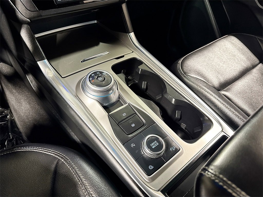 Used 2020 Ford Explorer XLT w/ Equipment Group 202A image 21