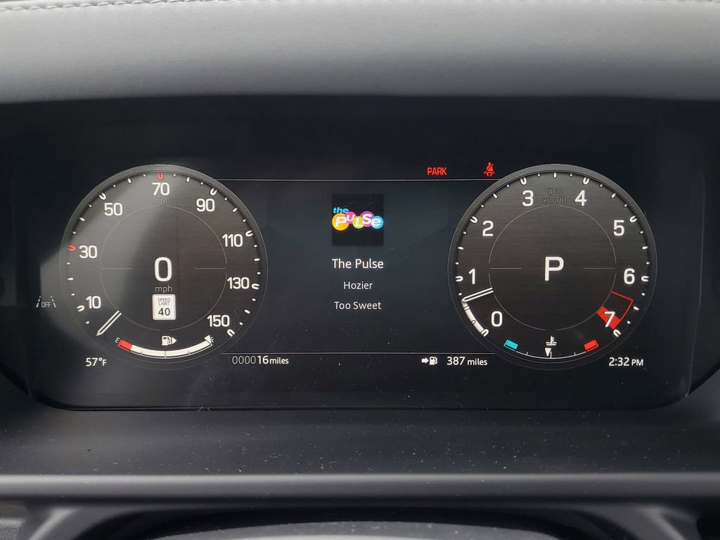 Used 2025 Land Rover Defender 130 X-Dynamic SE image 14