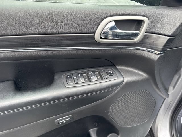 Used 2021 Jeep Grand Cherokee Limited AWD/4WD image 19
