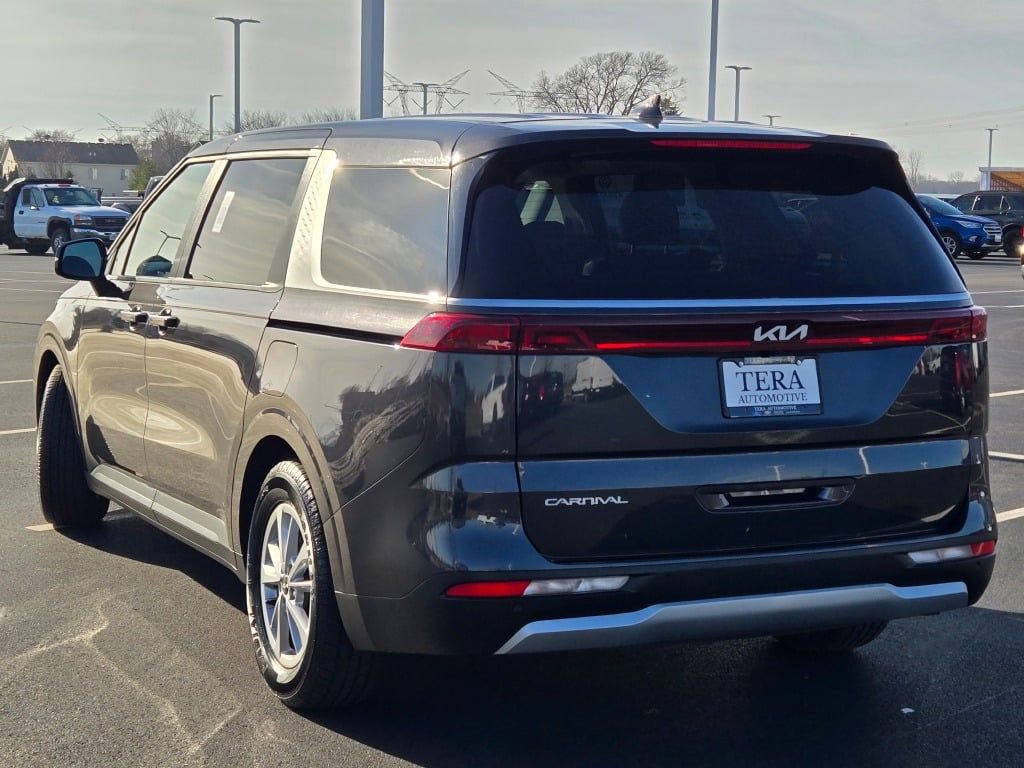 Used 2024 Kia Carnival LX image 13