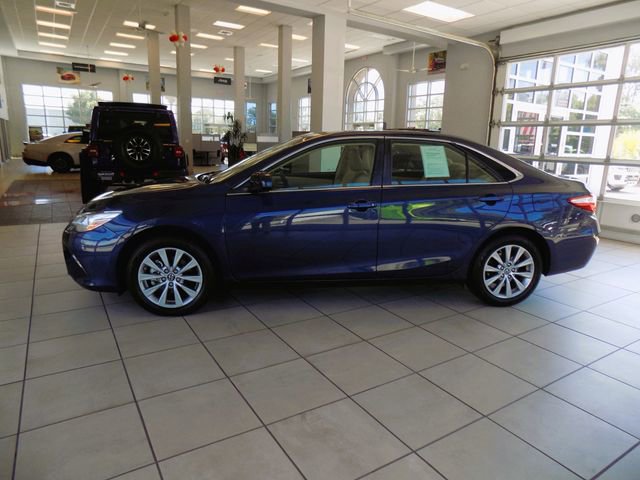 Used 2017 Toyota Camry XLE w/ Moonroof Package FWD image 4