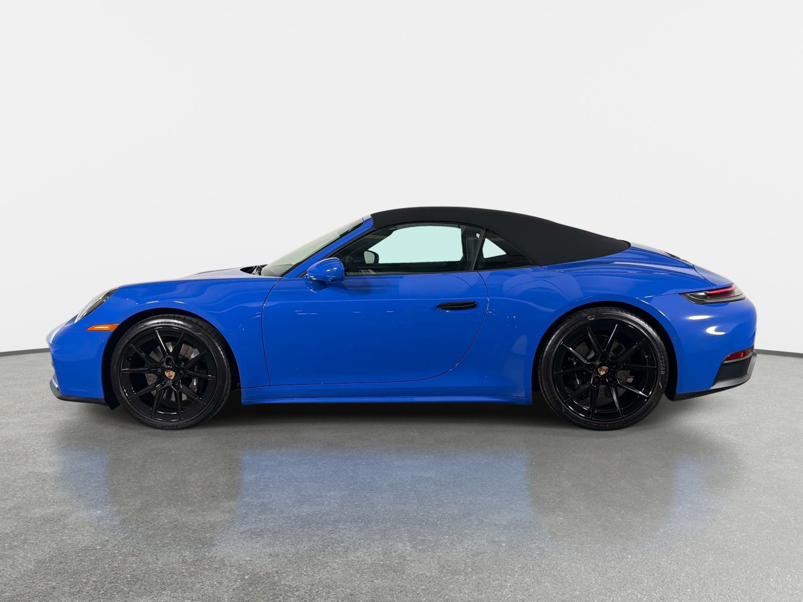 Used 2025 Porsche 911 Carrera RWD image 6